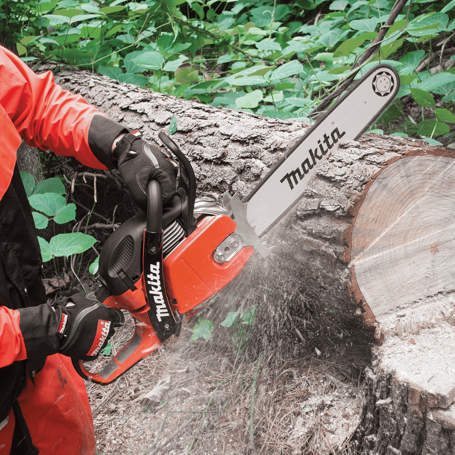 The Makita 20" 50cc Chain Saw EA5000PRFL