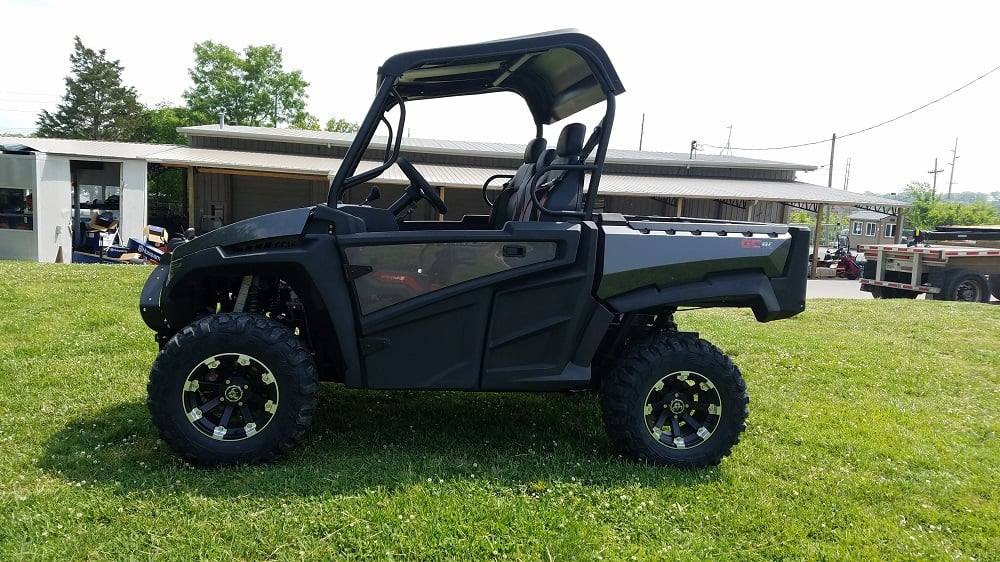 Intimidator GC1K Vehicle Left Side. This does NOT come standard with plastic roof.