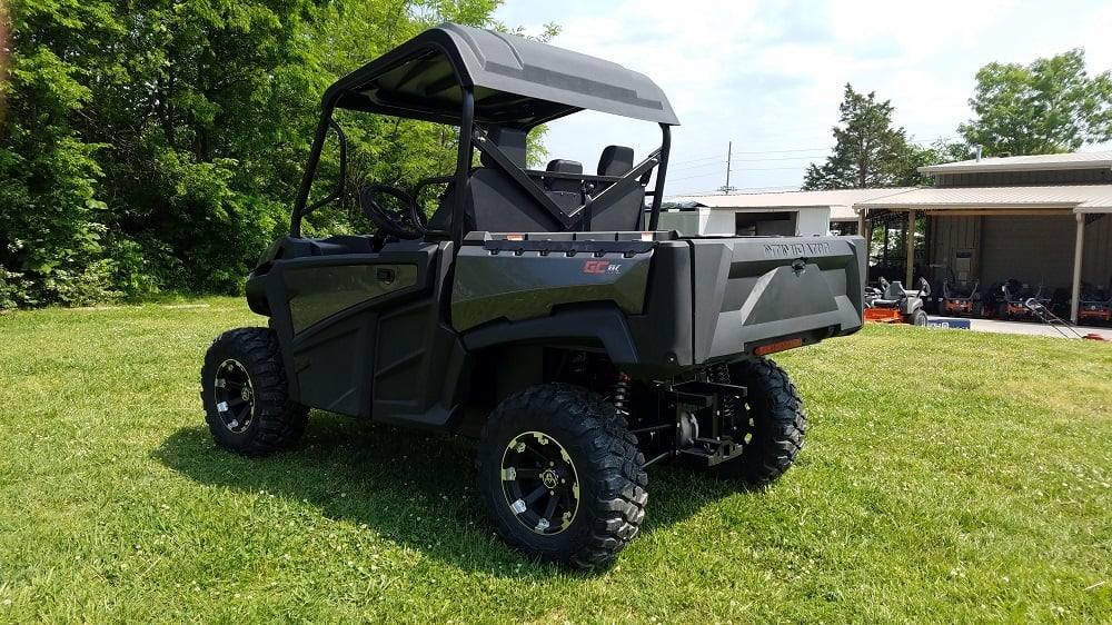 Intimidator GC1K Vehicle Left Side. This does NOT come standard with plastic roof.