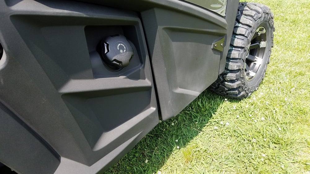 Intimidator GC1K Vehicle Left Side. This does NOT come standard with plastic roof.