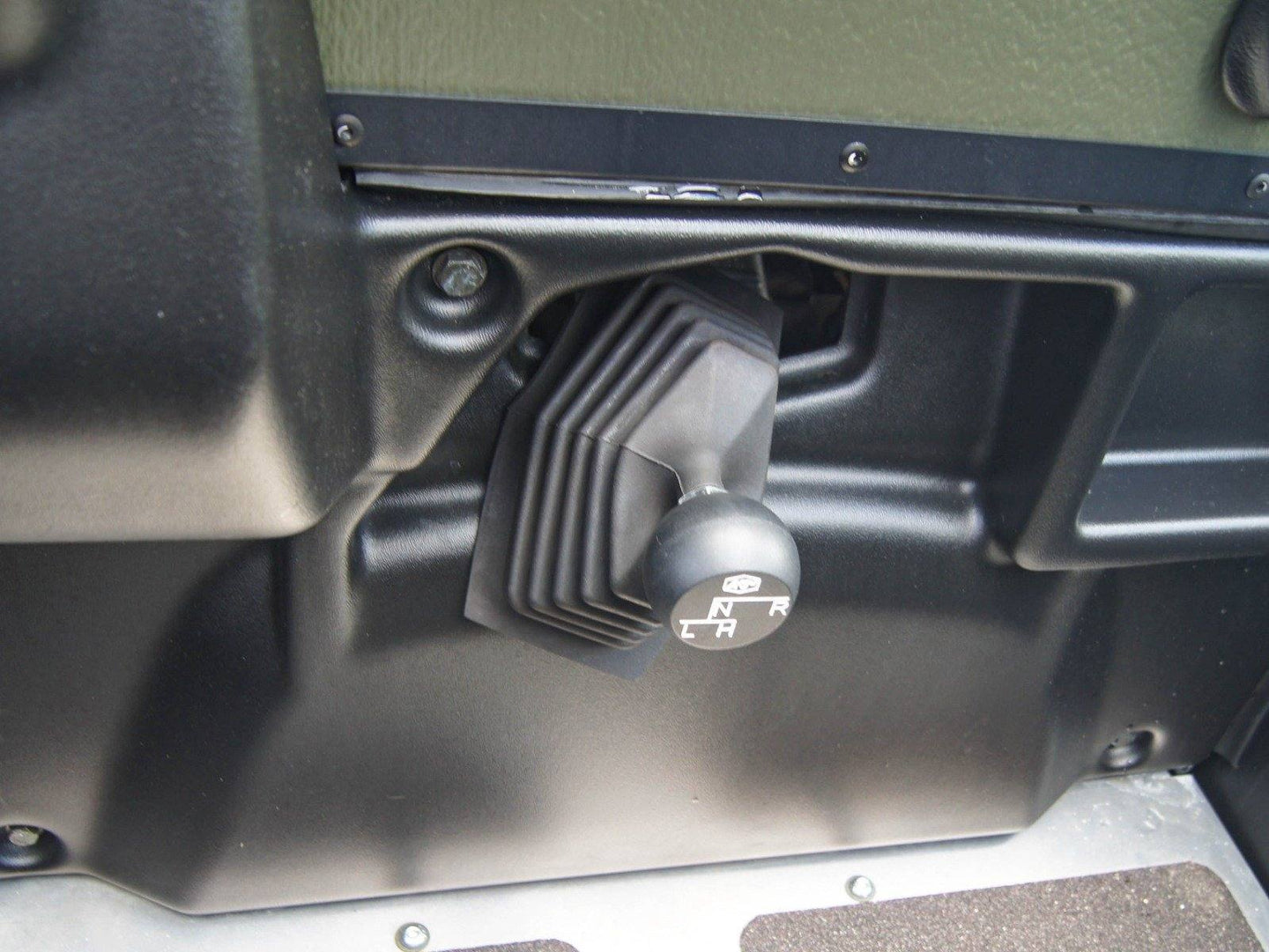 2023_Argo_Frontier_650_6x6_23HP_Vanguard_XTV, Lever View. 