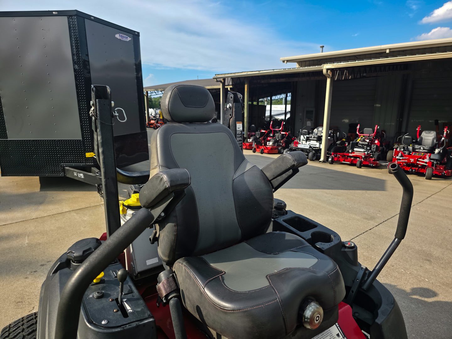 Used Ferris IS3200Z Zero Turn Mower 37 HP Vanguard Seat