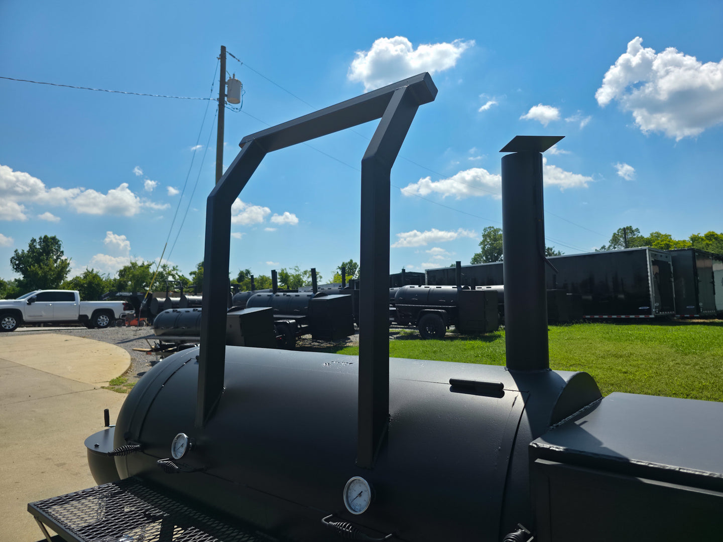 250 Gal Smoker Single Door with Counter Weight and Charkettle Weight and Smoke Outlet