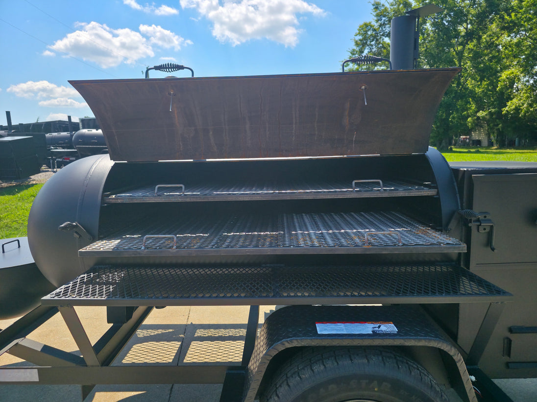 250 Gal Smoker Single Door with Counter Weight and Charkettle Inside Racks