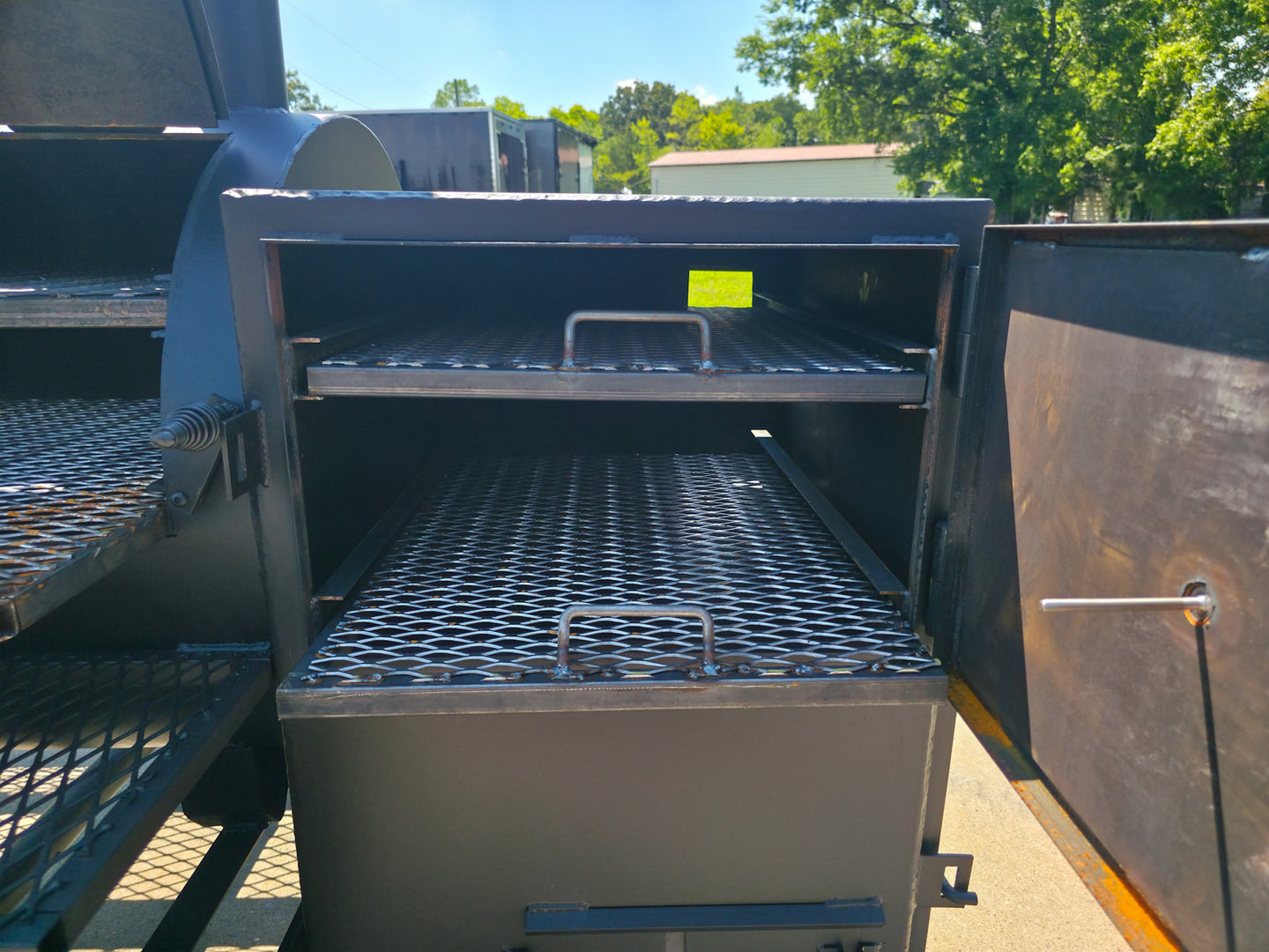 250 Gal Smoker Single Door with Counter Weight and Charkettle Warming Racks