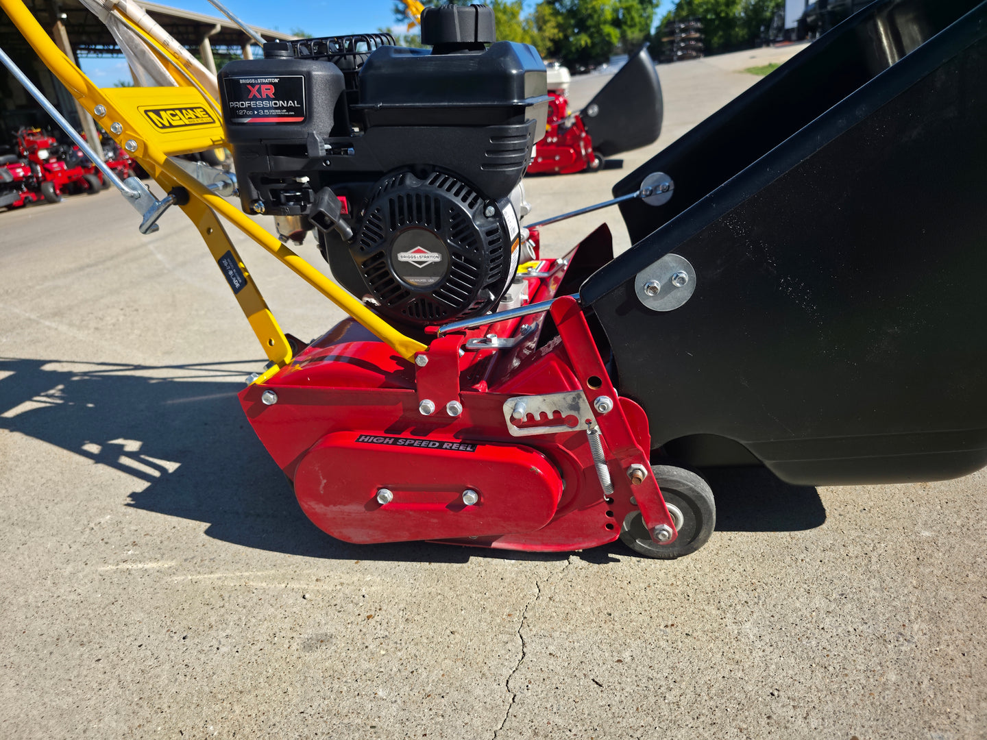 McLane 20-7-3.5B Front Throw 20" Reel Mower Briggs- 743521 Engine