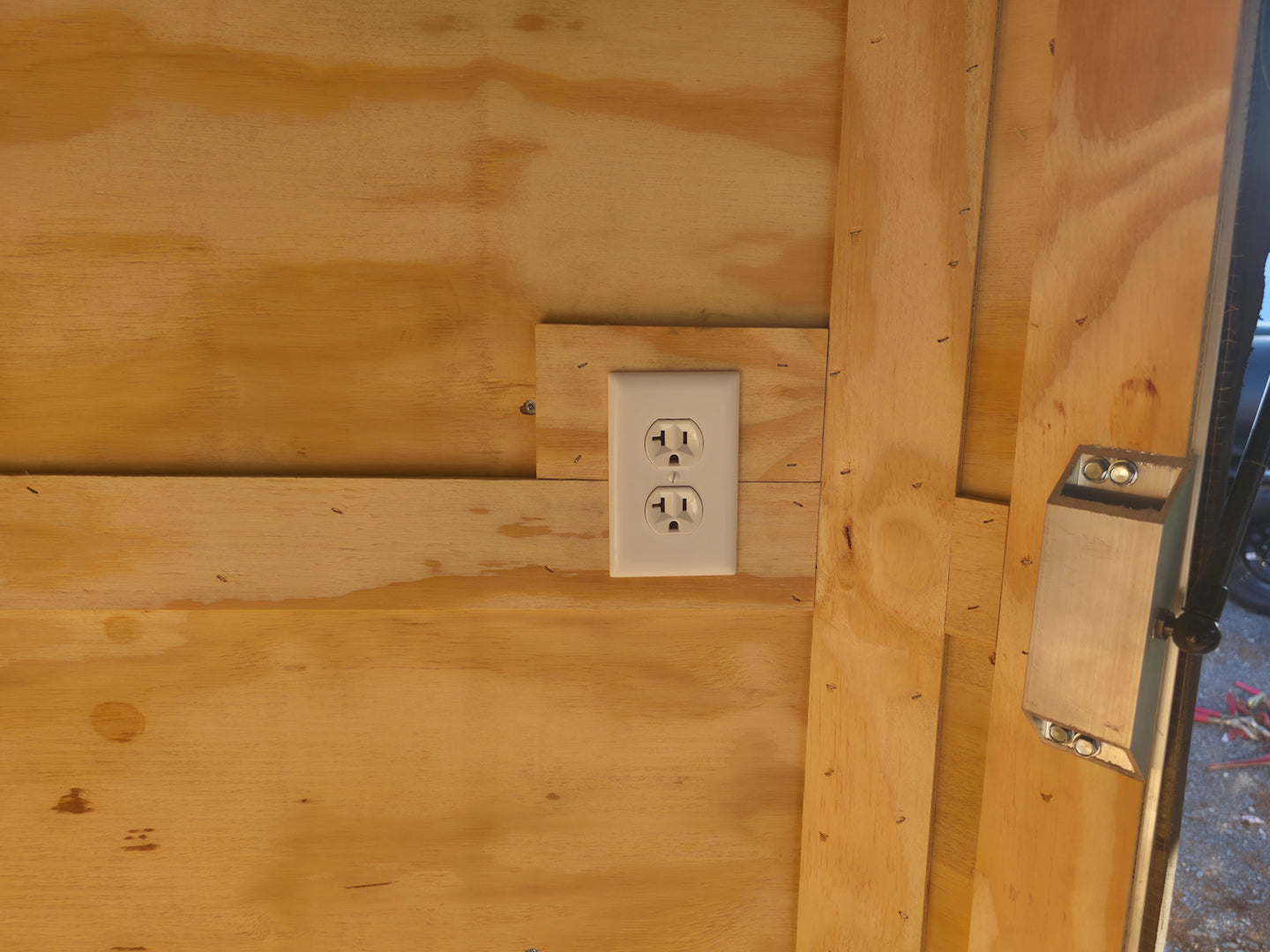 8.5x20 Charcoal Enclosed Hybrid Trailer with Gullwing (2) 3,500lb Axles Plug