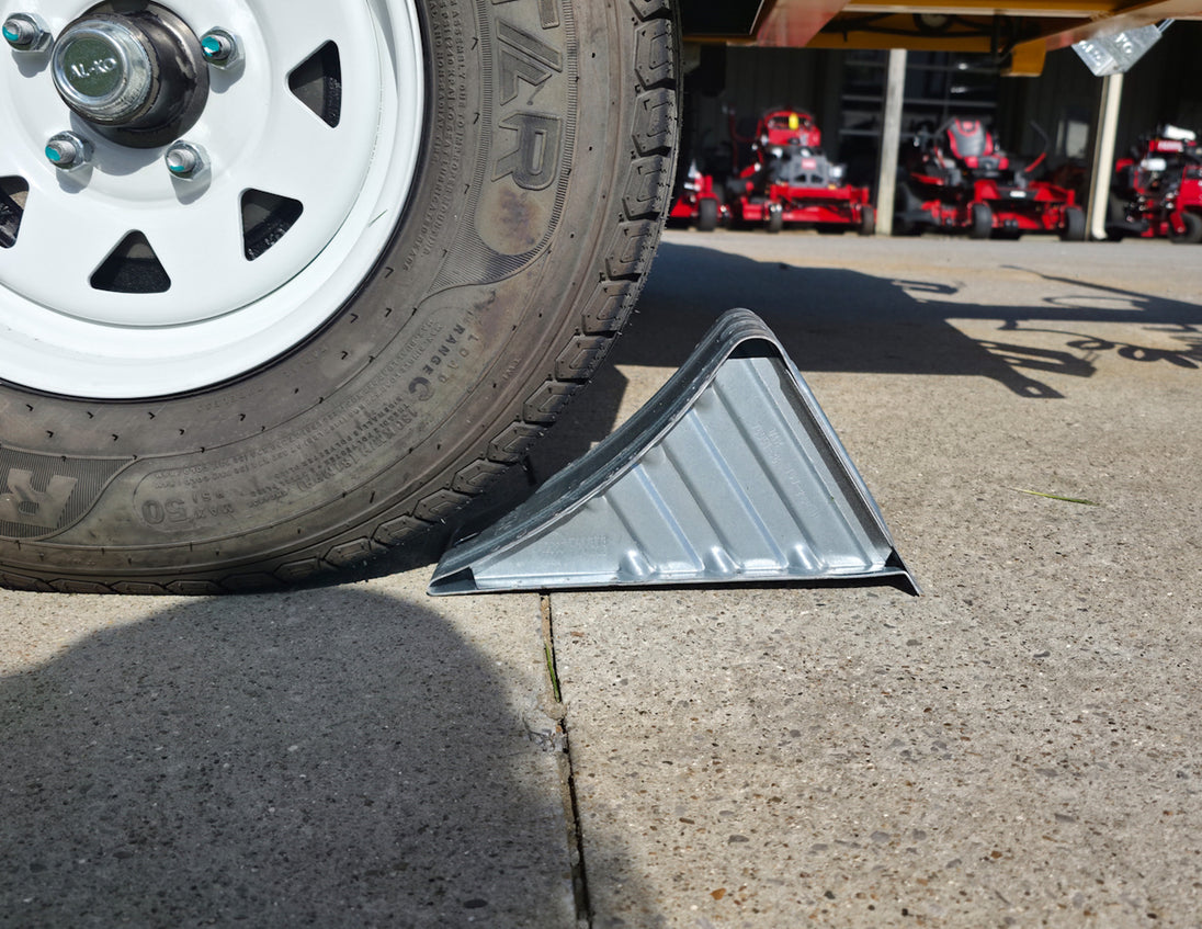 TURF ONE T10000DL PRO Truck Leaf Debris Loader V-Twin 35HP Engine Tire Wedge 