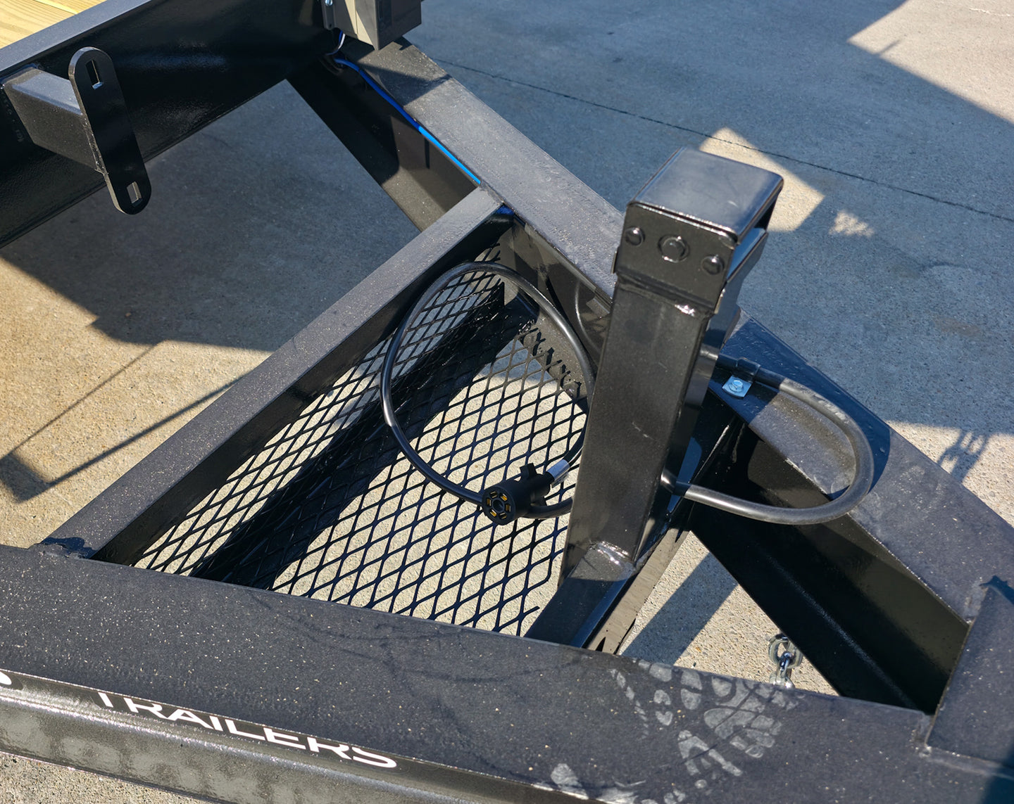 8.5x24 Deckover I-Beam Trailer Stand-Up Ramps (2) 5,200lb Axles Jack Chain Basket