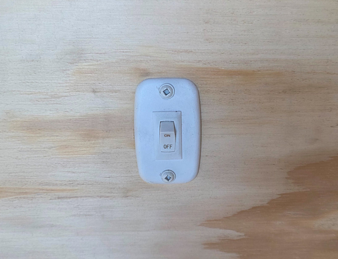 8.5x18 Indigo Enclosed Trailer Hybrid V-Nose with Roof (2)5,200LB Axles Light Switch 