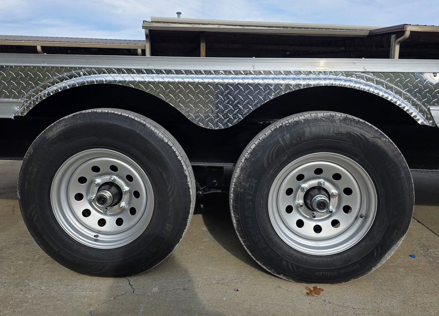 8.5x22 Hybrid Deckover Enclosed Trailer (2) 5200lb Axles Tires