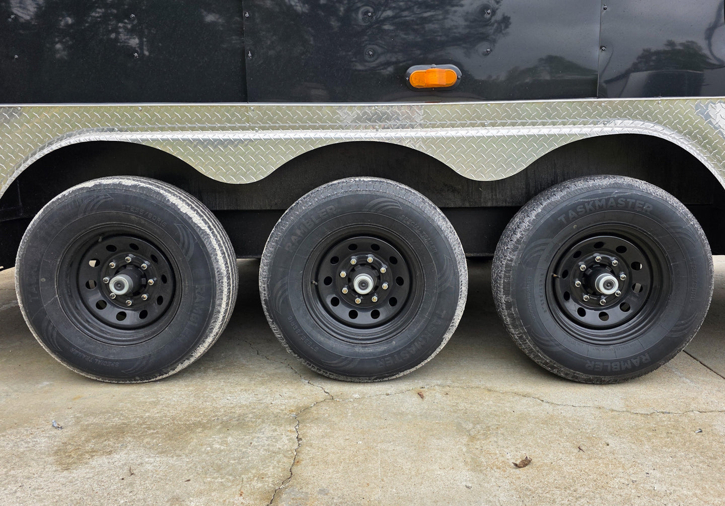 8.5X26 Gooseneck Enclosed Trailer with 9' Interior (3) 7,000lb Axles Tires 