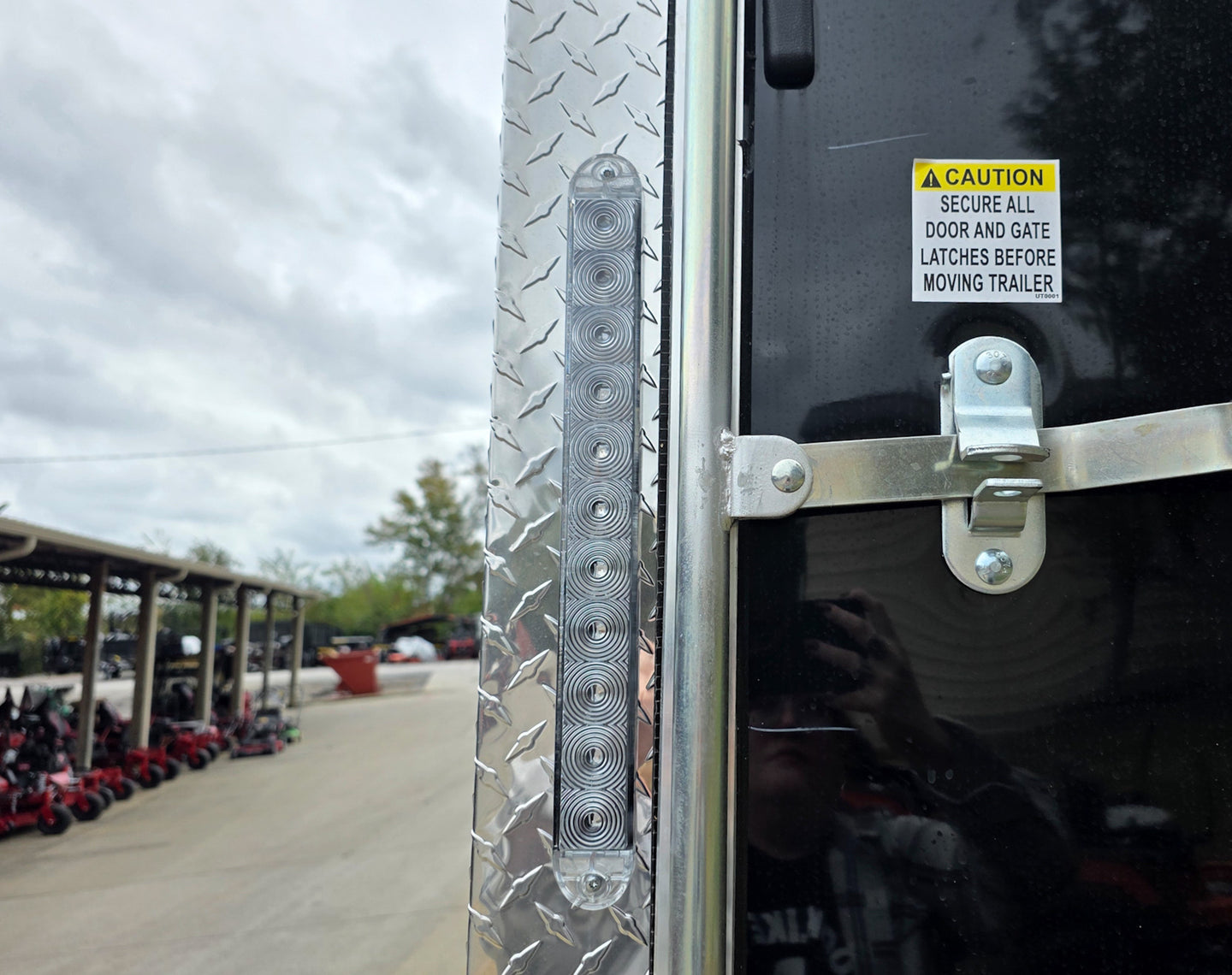 8.5X26 Gooseneck Enclosed Trailer with 9' Interior (3) 7,000lb Axles LED Brake Light 