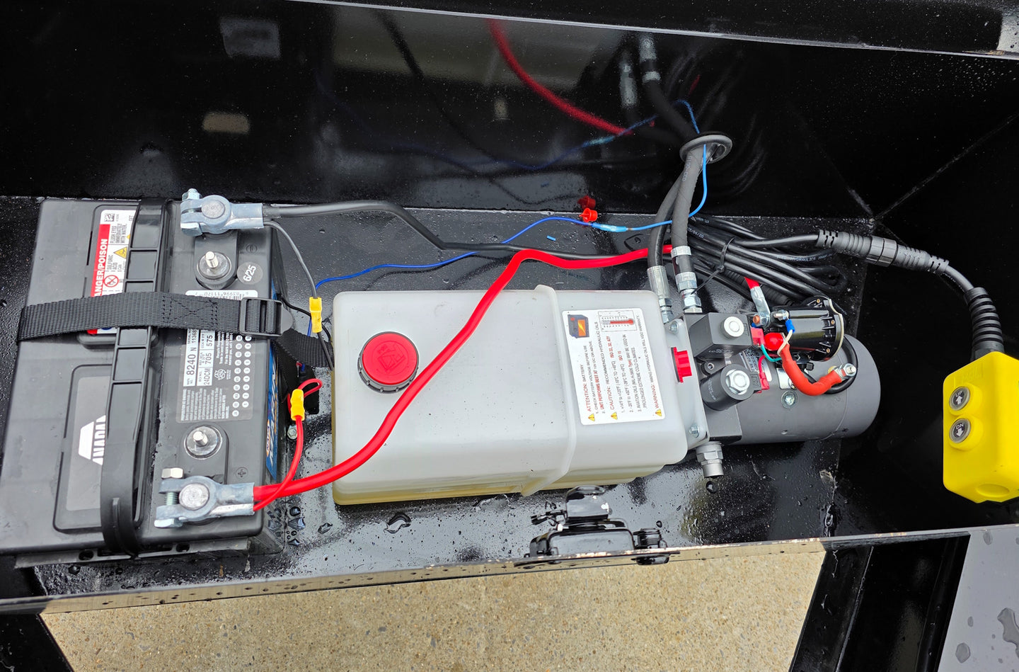 8.5x24 Deckover Tilt Trailer (2) 7,000K Axles Hydraulic Control Box