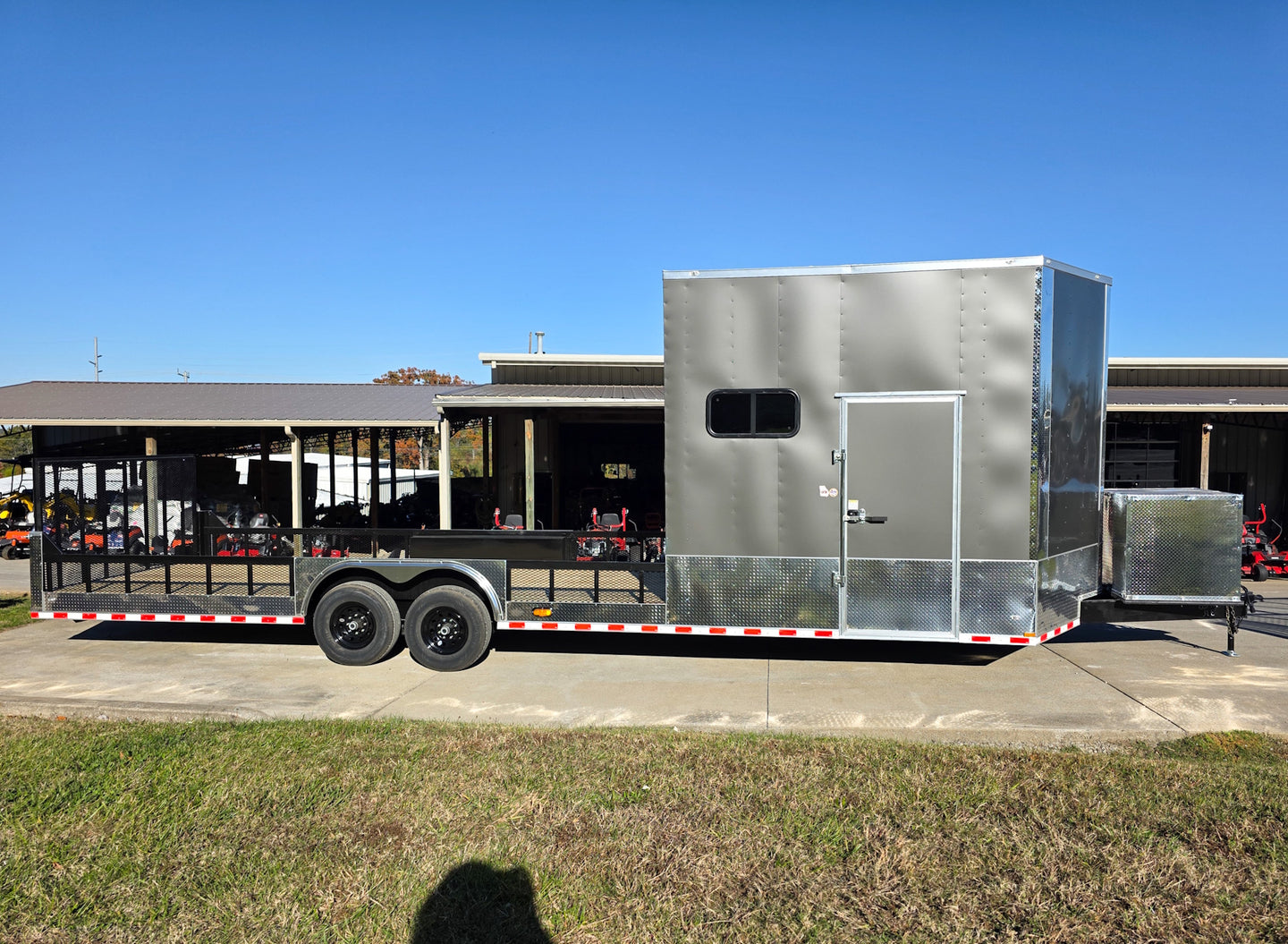 8.5x30 Charcoal V-Nose Hybrid 9.5 Interior (2) 7000LB Axles Right Side 