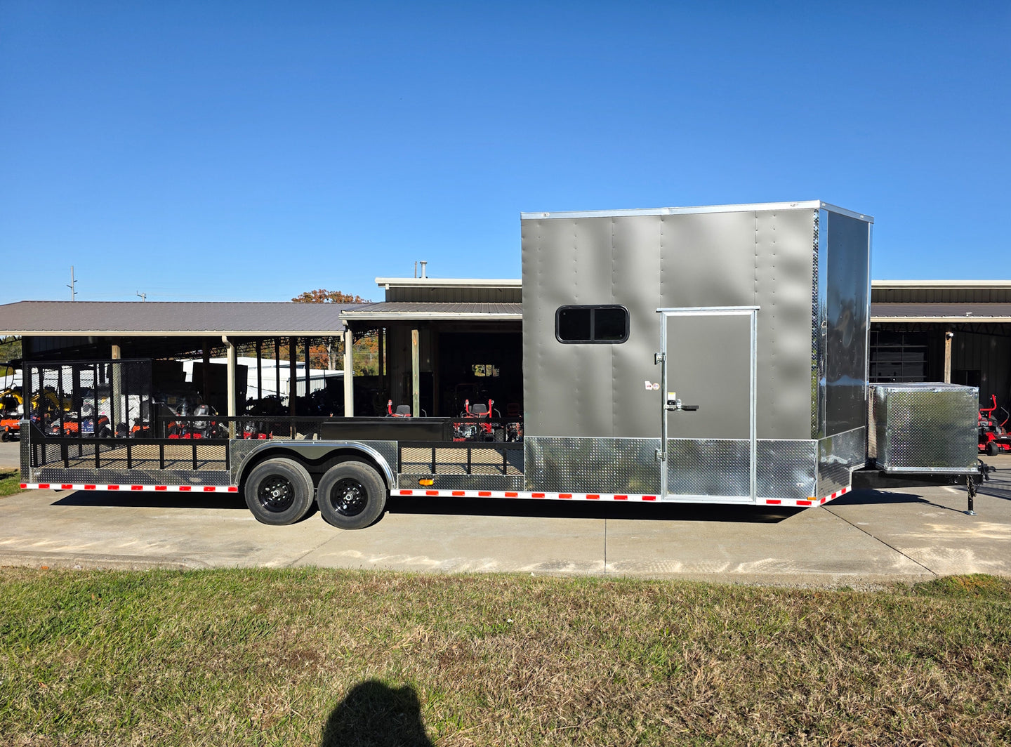 8.5x30 Charcoal V-Nose Hybrid 9.5 Interior (2) 7000LB Axles Right Side 