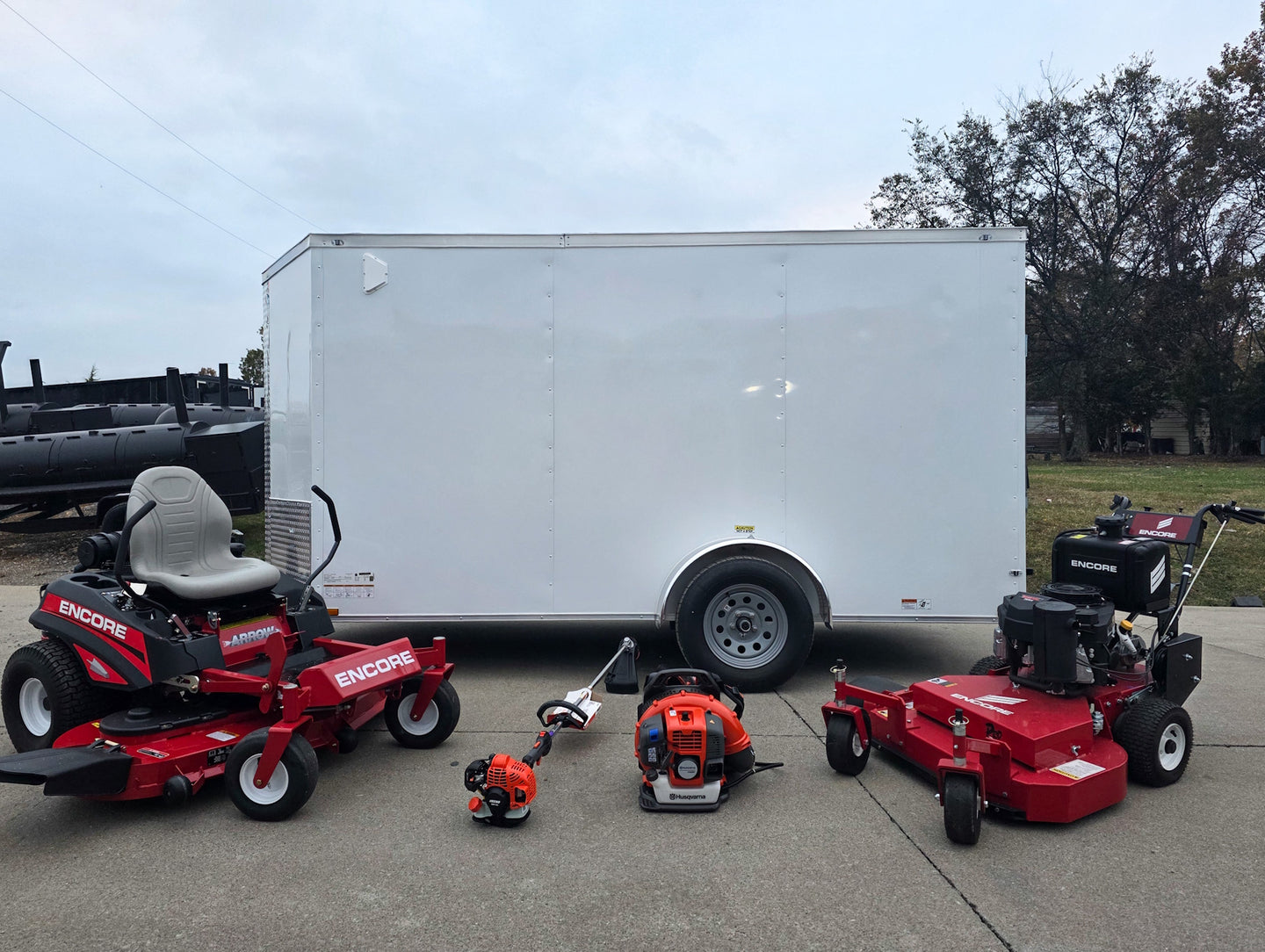 Encore Arrow EA6OXP24LS 60" Zero Turn EW32FS481V 32" Stand On Mower Handheld Enclosed Package Left Side Front of Products 