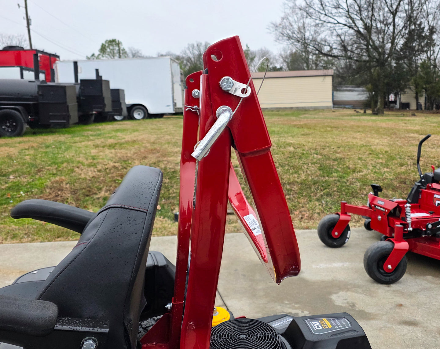 Ferris 5902172 ISX800 60" Zero Turn Mower 27HP Briggs EFI ETC OilXtend Rops