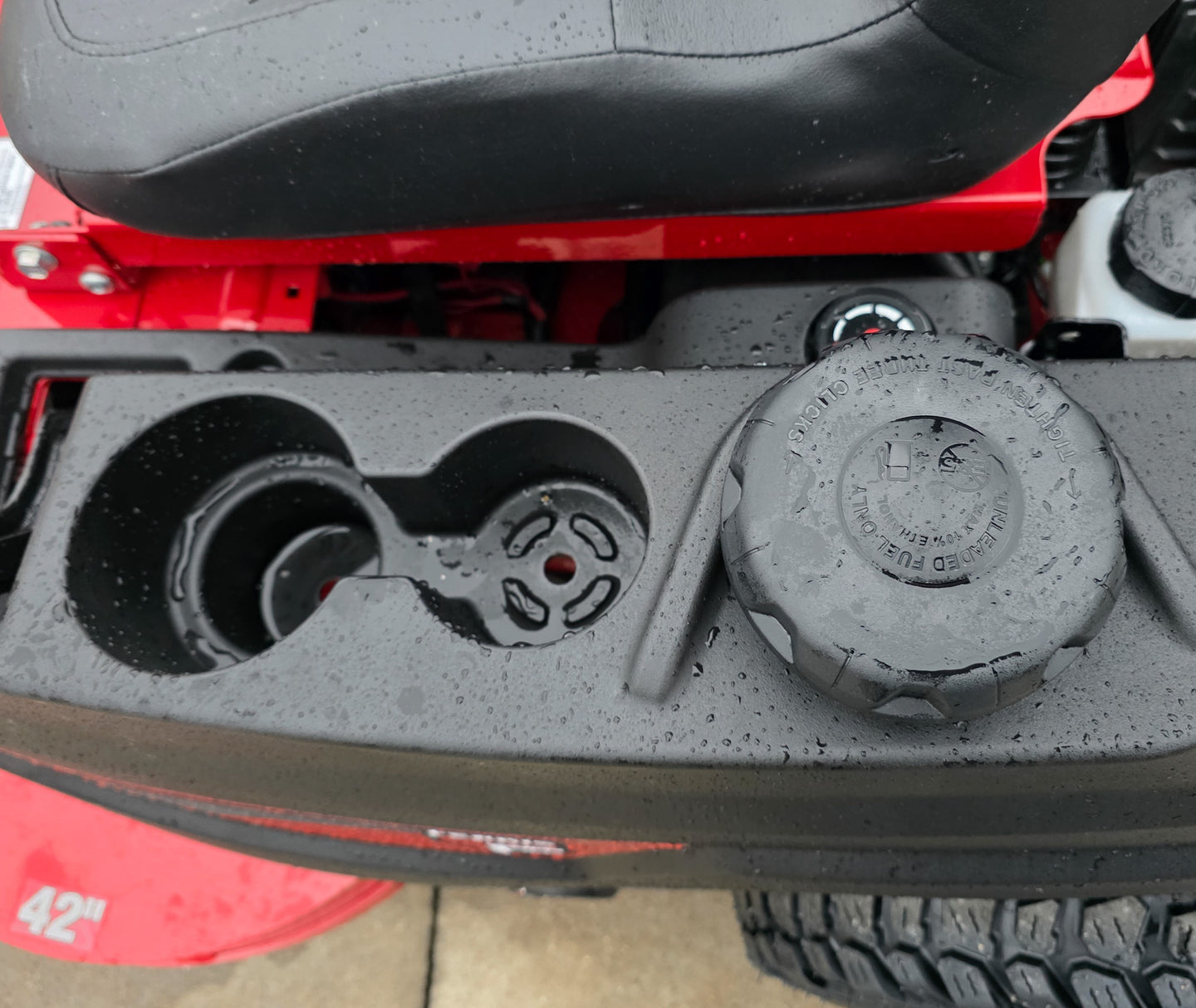 Ferris 300R 5902205 Zero Turn Mower 42″ 21.5HP KAW Fuel Tank