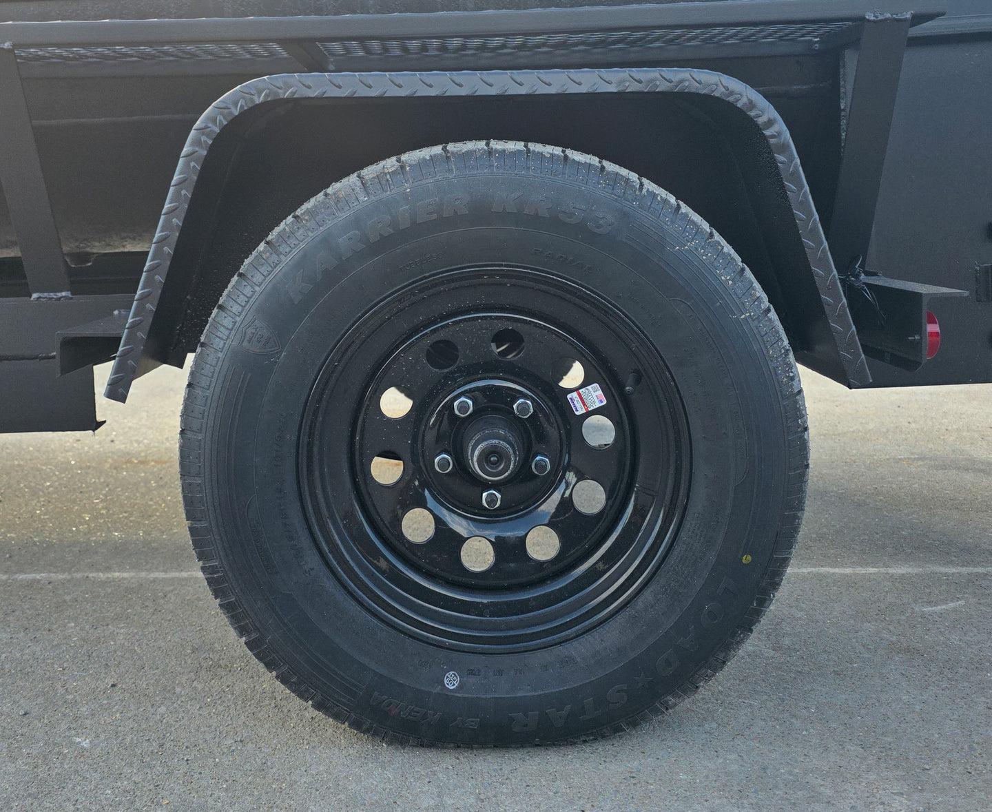 330 GAL Smoker Single Door With CounterWeight with Double Racks and Charkettle Axle