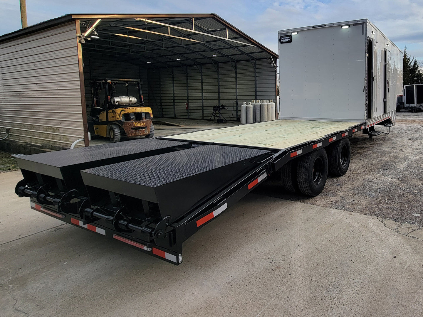 8.5' X 38' Custom Gooseneck Hybrid Equipment and Toy Hauler Trailer - SLE Equipment - 10