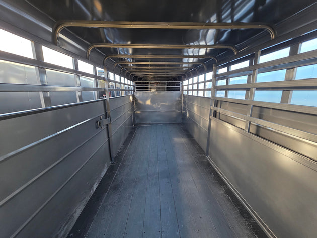 20ft Charcoal Gooseneck Livestock Cattle Trailer (2) 7K Axles 14K GVWR front view picture 