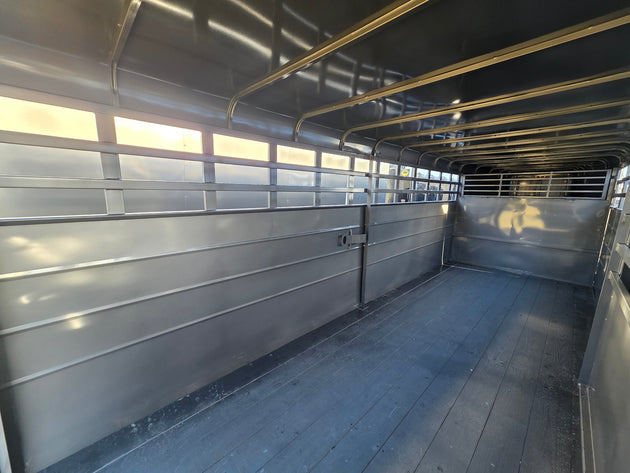 20ft Charcoal Gooseneck Livestock Cattle Trailer (2) 7K Axles 14K GVWR front right angled view picture 