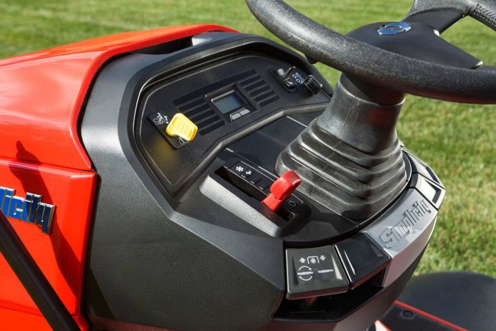 Broadmoor 2691337 front left angle view