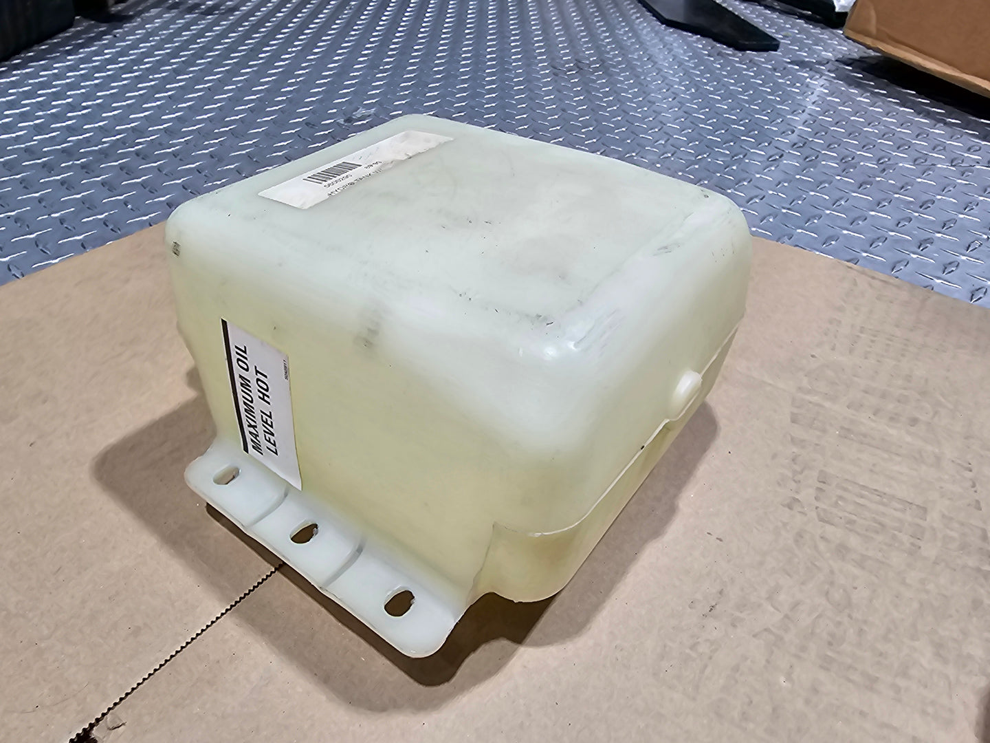 5600290 Briggs and Stratton - Hydro Tank w/ Decal (Superseded to 5600478) Image 2