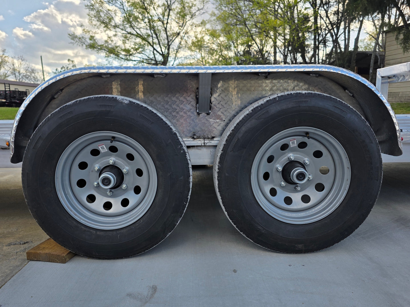7' x 22' Carhauler (2) 5,200lbs axles Axel picture 