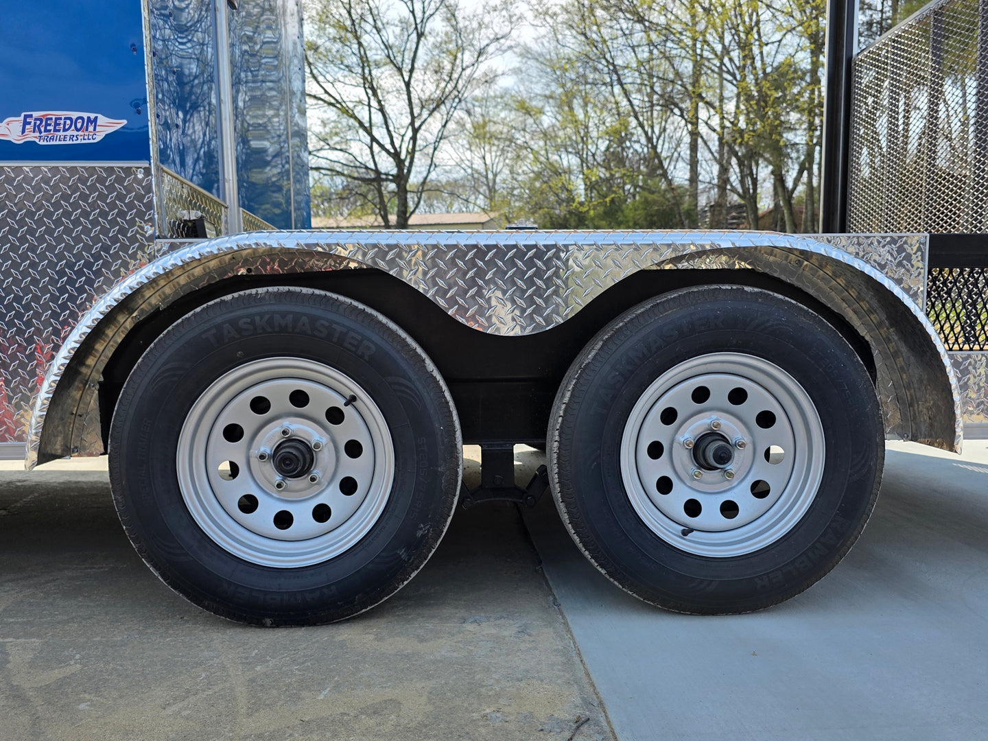 7x14 Enclosed Hybrid 2-3500lb axles axle picture 