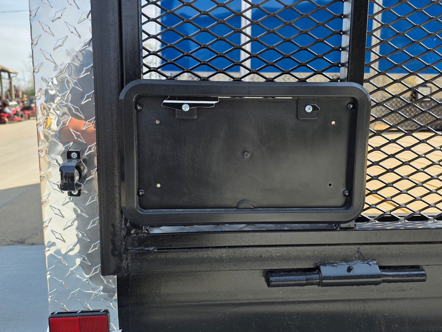7x14 Enclosed Hybrid 2-3500lb axles License plate bracket picture 
