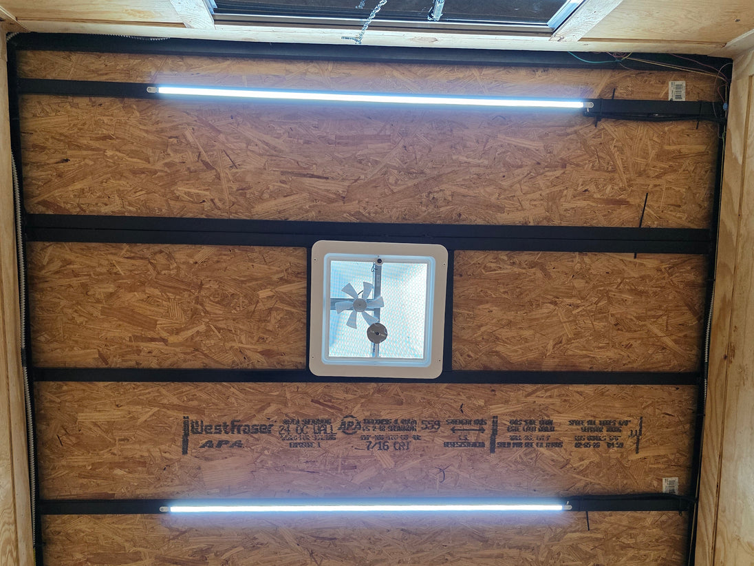 7x14 Enclosed Hybrid 2-3500lb axles Interior lights picture 