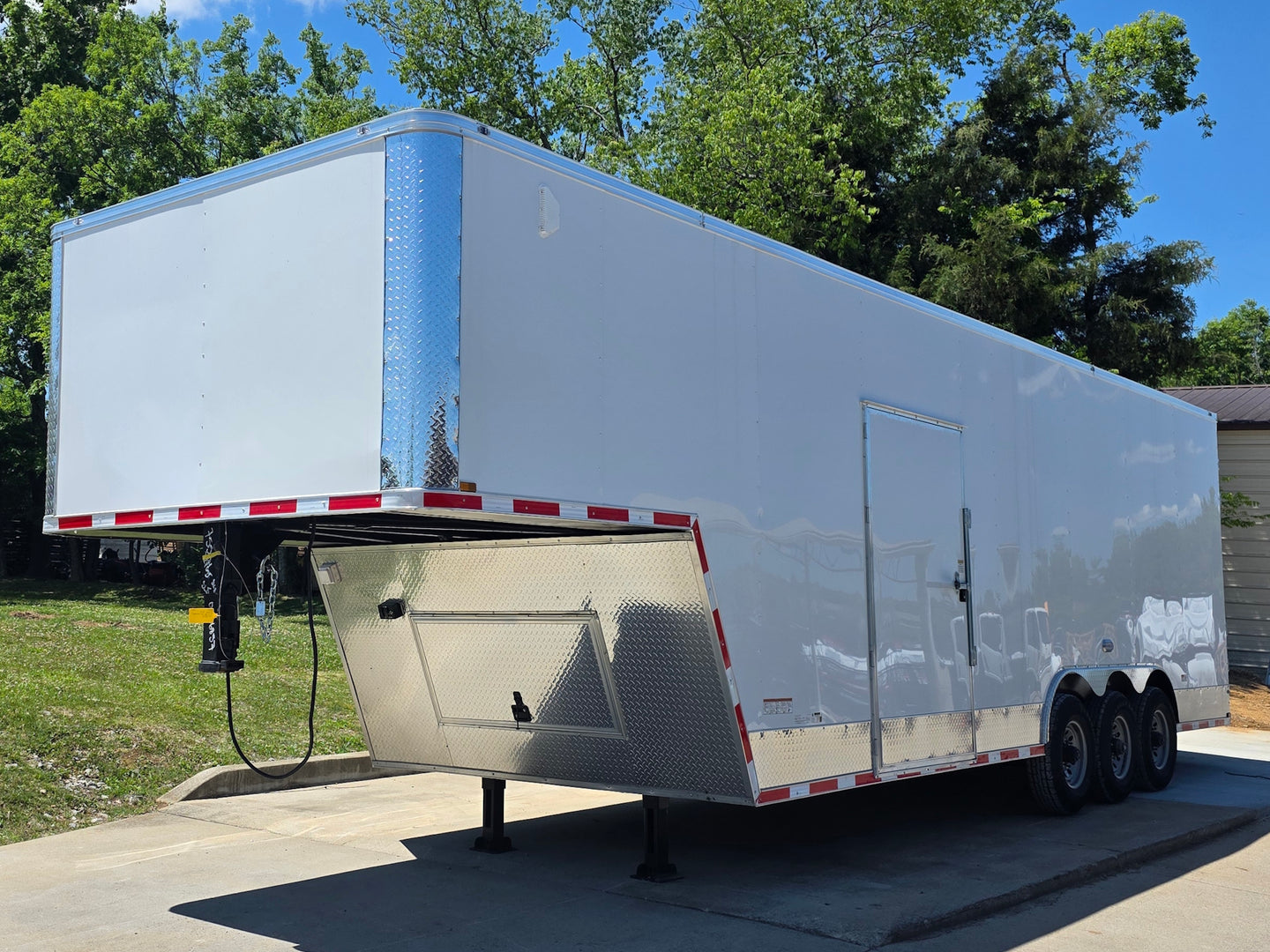 8.5 x 32' Gooseneck King Pin Fifth Wheel Trailer 3-10K axles Front right-angle picture 
