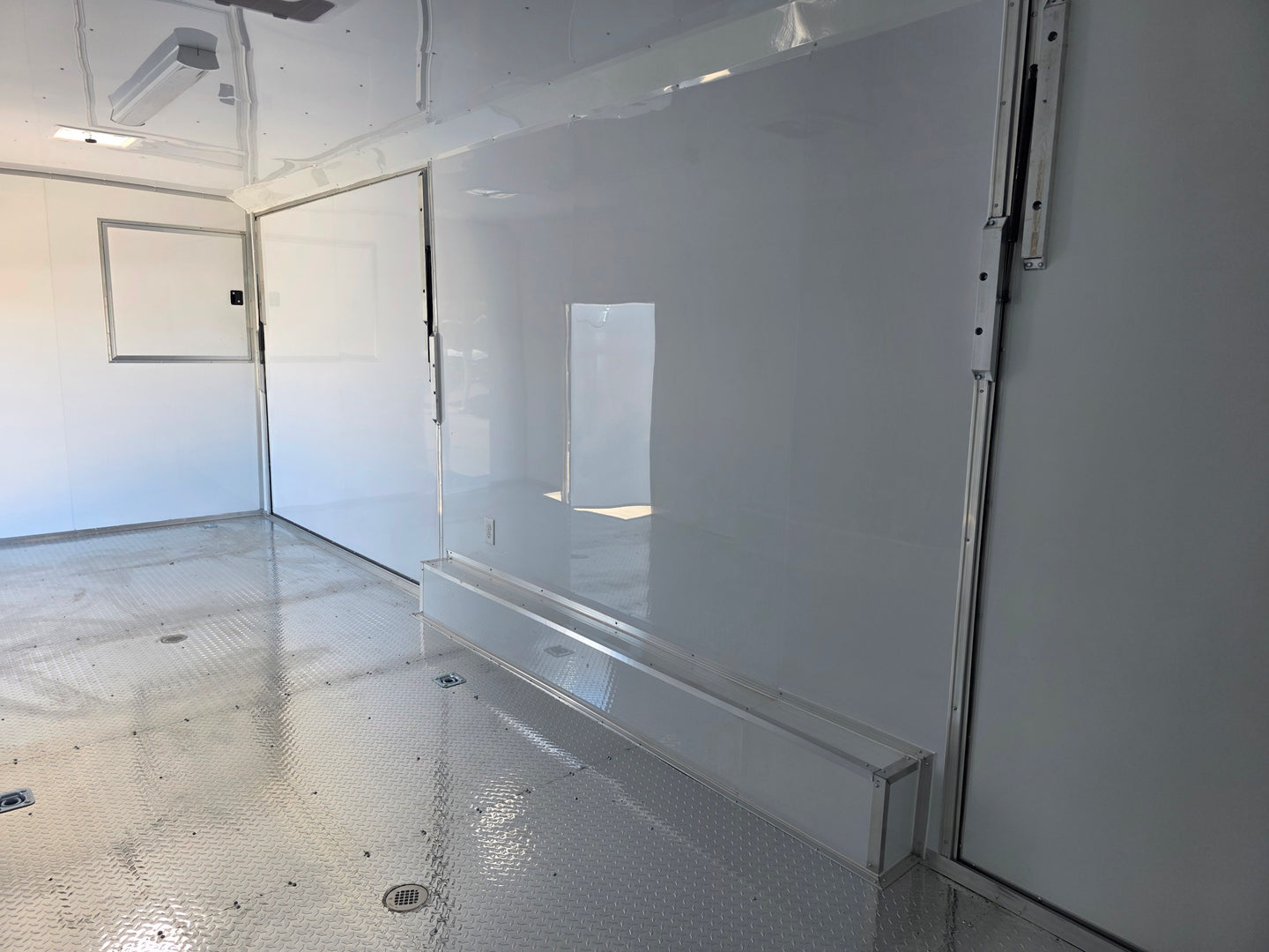 8.5 x 32' Gooseneck King Pin Fifth Wheel Trailer 3-10K axles Interior back right-angle picture 