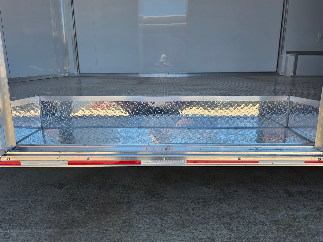 8.5 x 32' Gooseneck King Pin Fifth Wheel Trailer 3-10K axles Interior step icture 