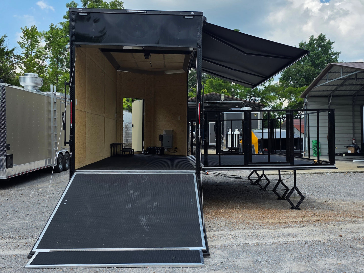 8.5x20 16' stage-34553 Open back side picture 