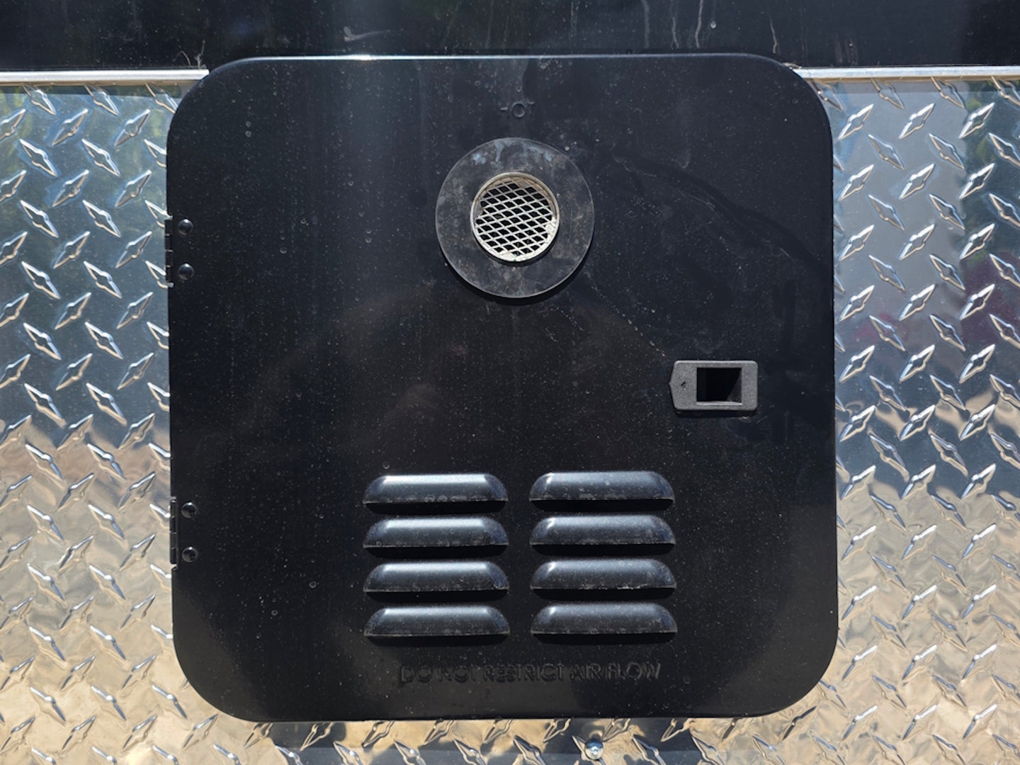 8.5x22 Black W/ sliver-29630 Exterior vent picture 