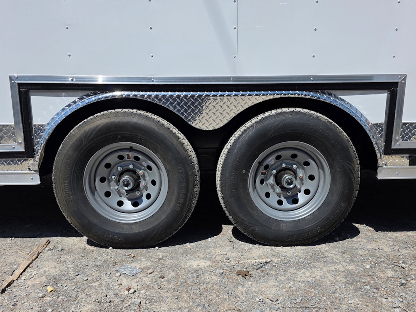 8.5x24 Walk on Roof Stage trailer Axel picture 