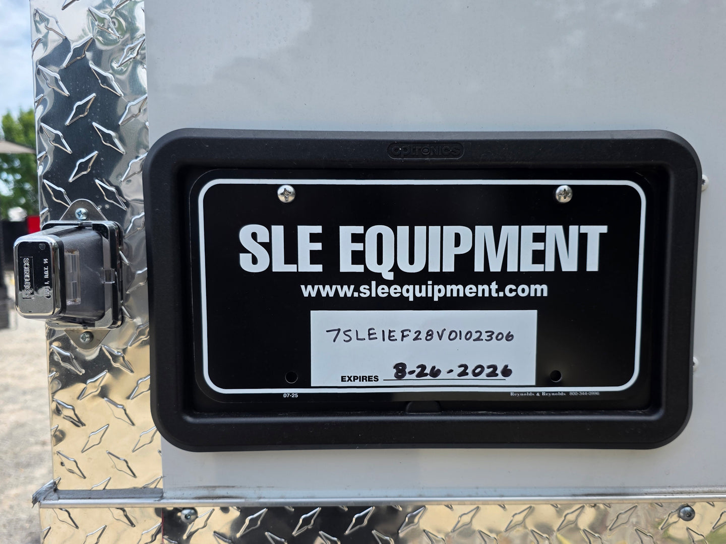 8.5x24 white -36773 License plate bracket picture 