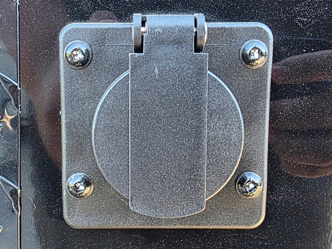 8.5x26 Hybrid with roof Exterior outlet picture 