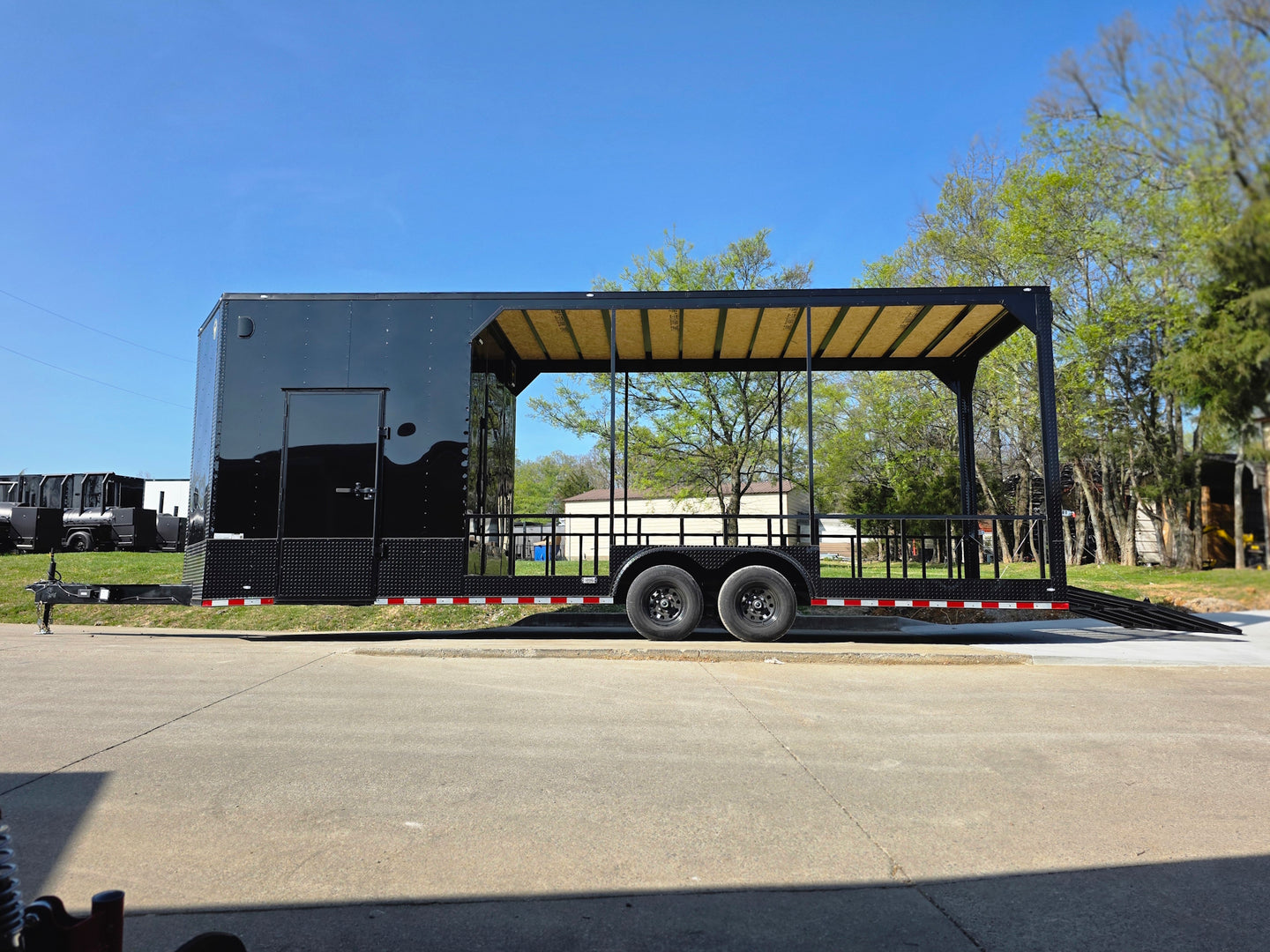 8.5x26 Hybrid with roof Open right side picture 