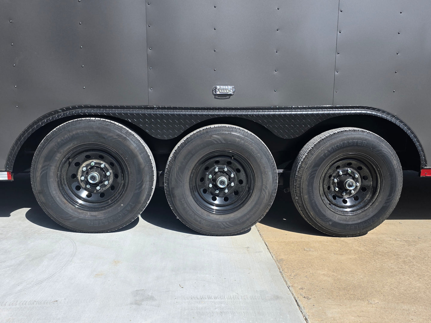 8.5x32 Gooseneck with 3-7K axles Charcoal Grey Axel picture  