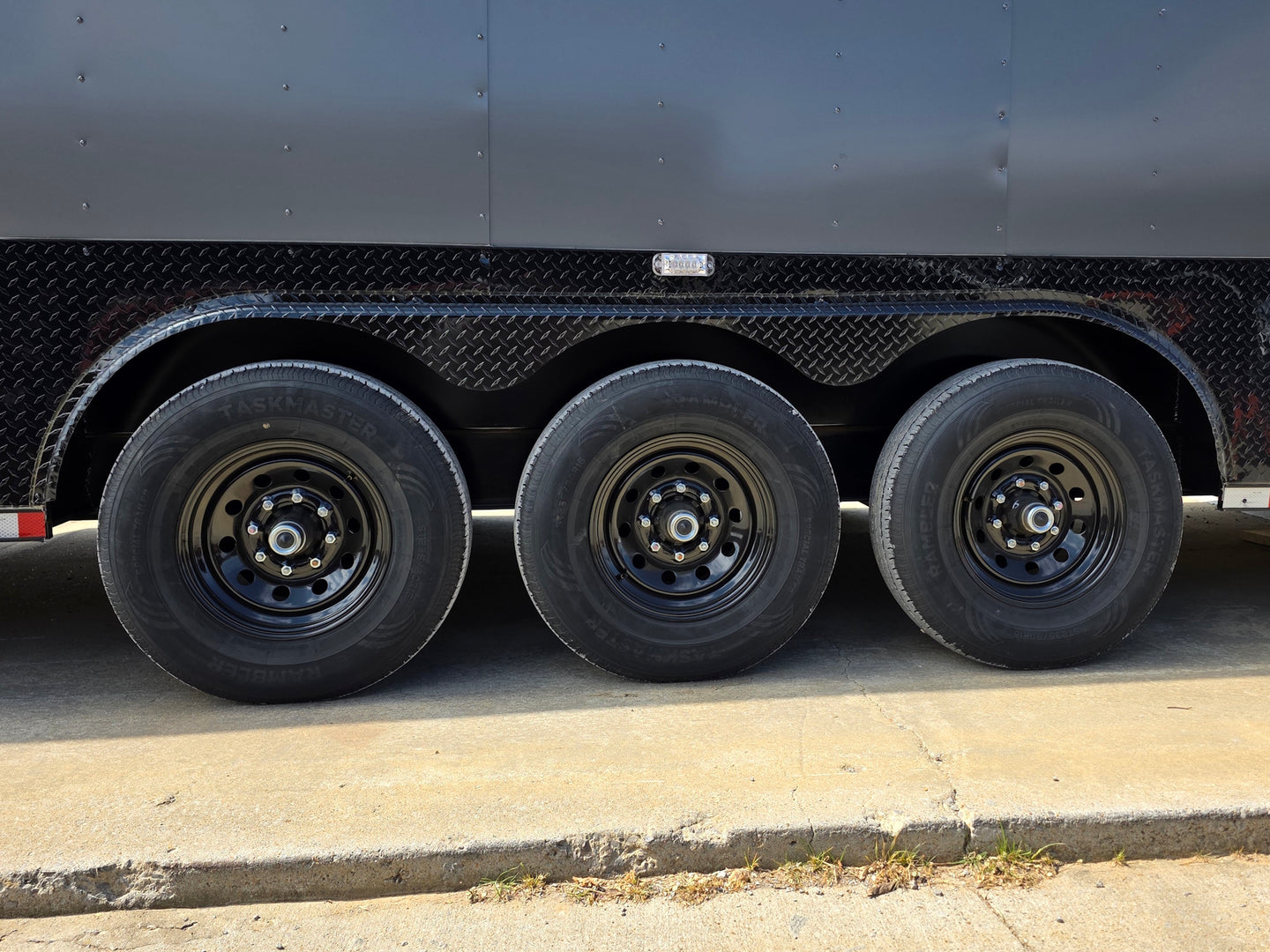 8.5x36 V nose Charcoal with Black Out Trim Axel picture 