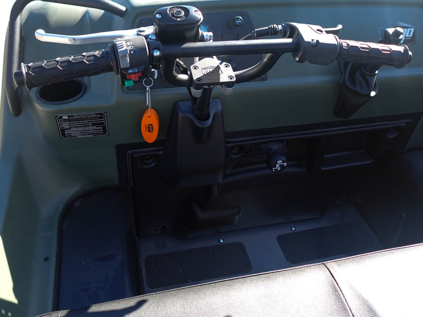 Argo Frontier 650 8x8 24HP Vanguard, Helm View. 