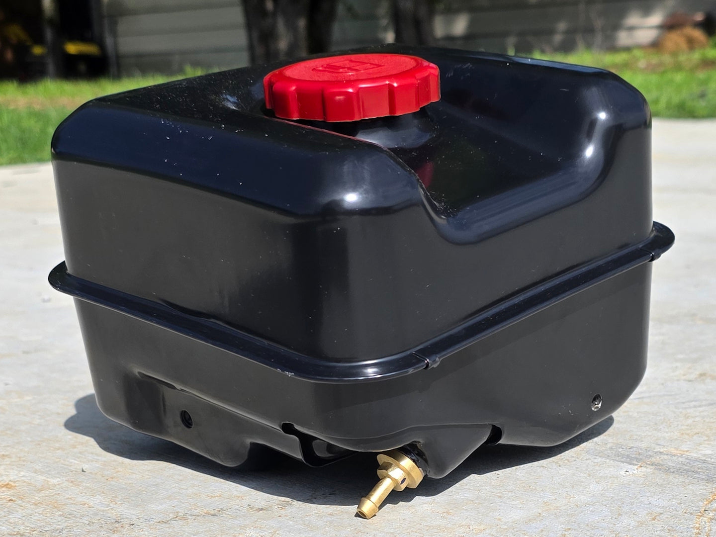Briggs & Stratton Genuine Part 591508 TANK-FUEL Front right angle picture 
