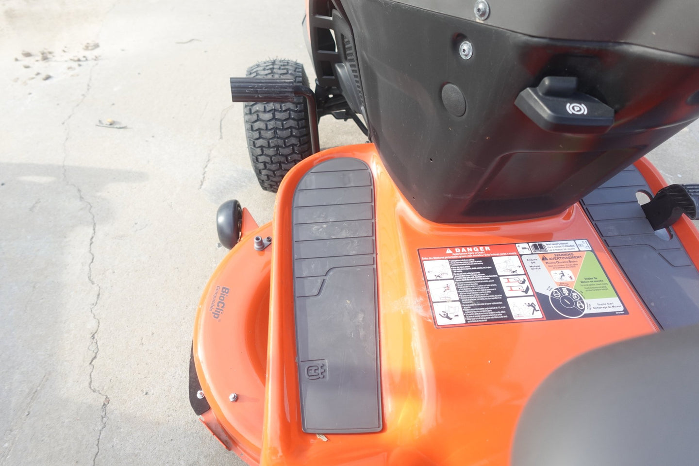 Husqvarna YTH18542 42" Lawn Tractor Mower 18.5HP Briggs Closeout - SLE Equipment - 9