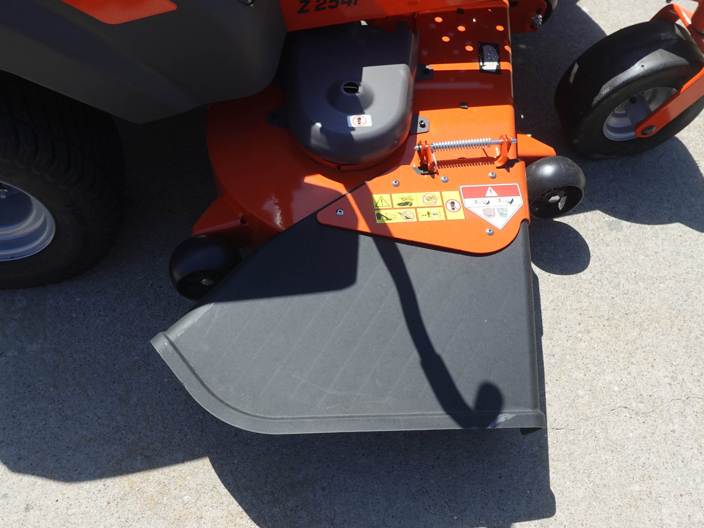 Husqvarna Z254F Zero Turn Lawn Mower 54" Deck 24hp Briggs Chute Down