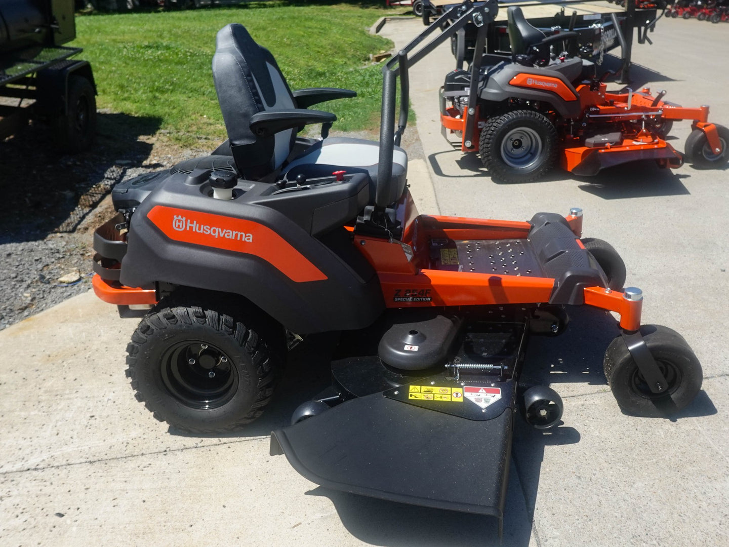 Husqvarna Z254F Prem. Special Edition Zero Turn Mower 26HP KOHLER (Scratch and Dent) - SLE Equipment - 8