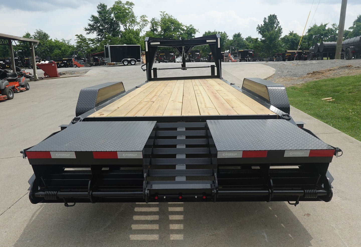 7x20 Gooseneck Equipment Trailer (2) 7K Axles Rear King Kong Ramps